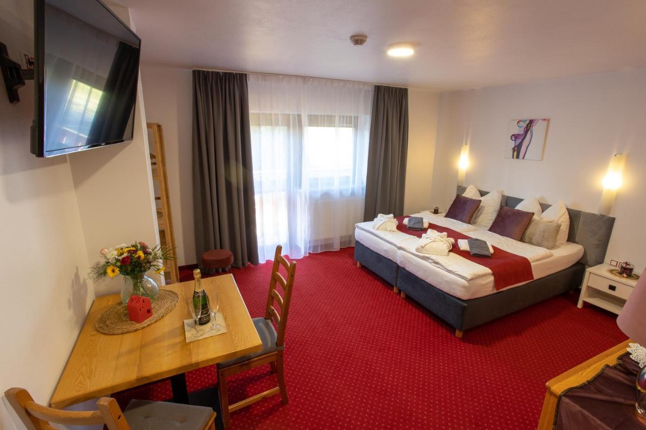 Отель Wellness & Restaurant U Fandy Lhotka  Экстерьер фото