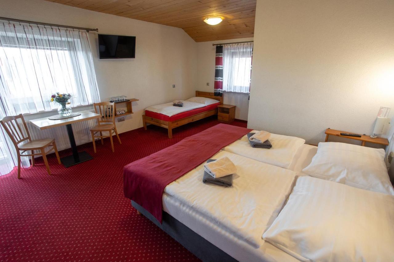 Отель Wellness & Restaurant U Fandy Lhotka  Экстерьер фото