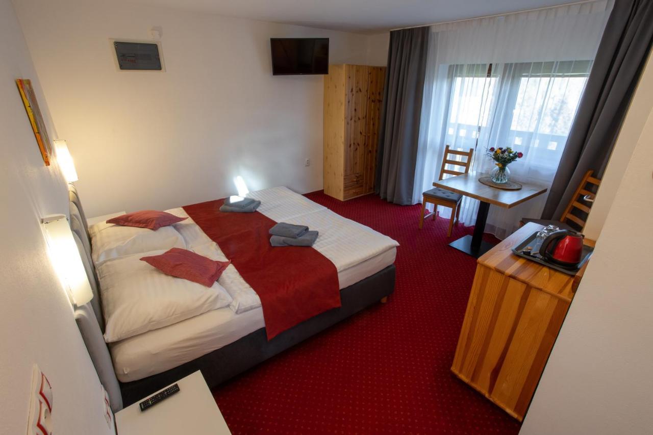 Отель Wellness & Restaurant U Fandy Lhotka  Экстерьер фото
