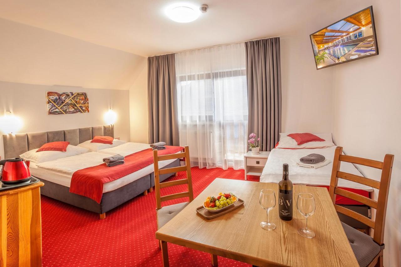 Отель Wellness & Restaurant U Fandy Lhotka  Экстерьер фото